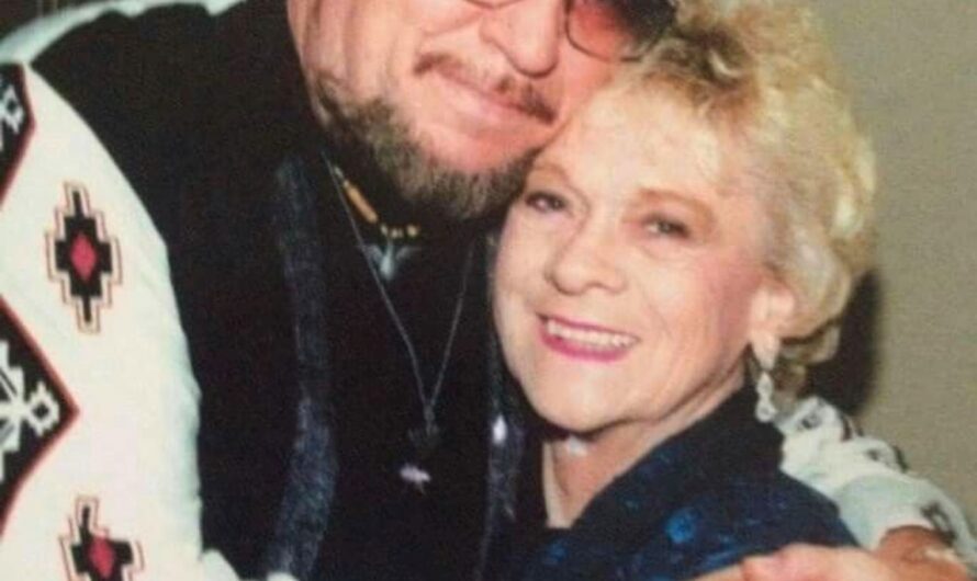 Waylon Jennings – Luckenbach Texas