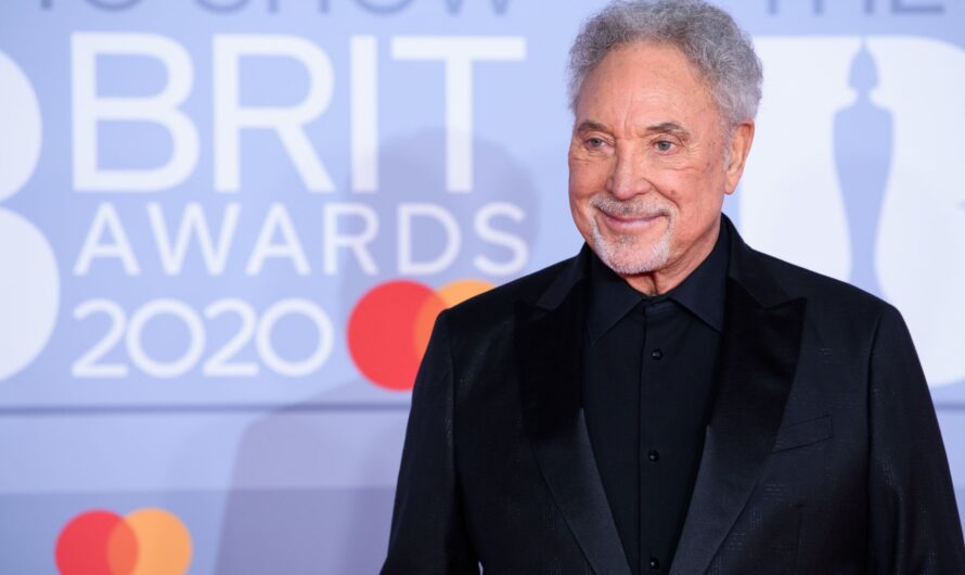 Every Friday without fail, Sir Tom Jones makes a quiet pilgrimage — white lilies for his late wife, dahlias for his lifelong friend Cilla Black. No cameras, no headlines, just a man of 85 keeping two eternal promises. At his wife’s grave, he whispers love that never faded; at Cilla’s, he unfolds a handwritten song, his voice trembling as though she were still laughing beside him. ‘I still sing for you both,’ he murmured once, eyes glistening. And in that sacred ritual, fans see the truest Tom Jones — not the knighted superstar, but a man whose greatest legacy is not fame, but a love and loyalty that even death cannot silence