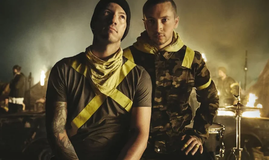 Twenty One Pilots Continue Their Show Through Dangerous Storm Threat