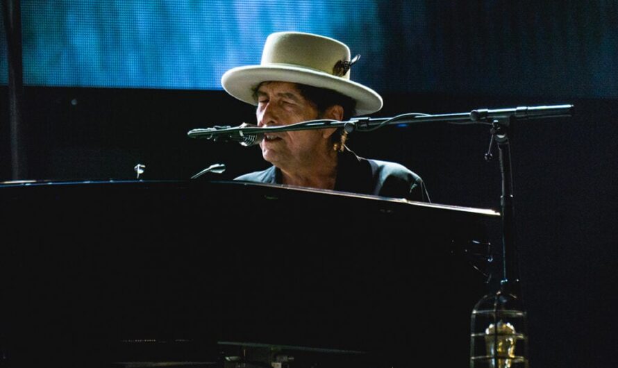Bob Dylan releases extra tickets for one lucky UK November show