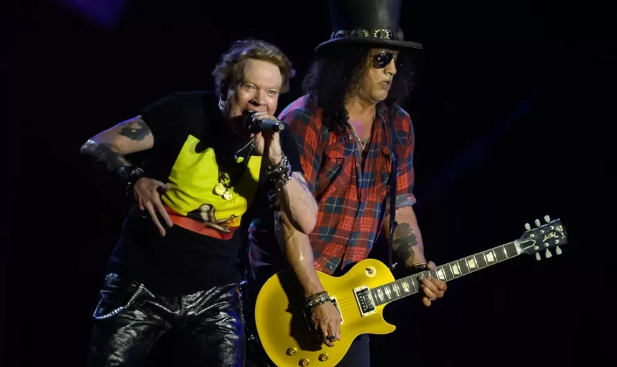 Slash on Long-Awaited New Guns N’ Roses Album: ‘It’s Coming’